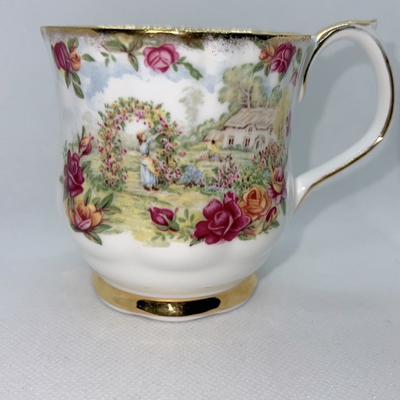 ROYAL ALBERT MUG 25th ANNIVERSARY A CELEBRATION OF THE OLD COUNTRY ROSES GARDEN - Picture 3 of 11